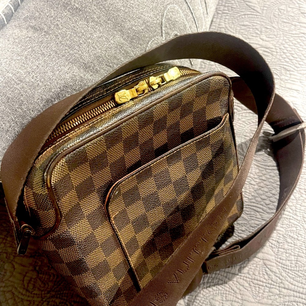 AUTHENTIC 🌹LOUIS VUITTON  Damie Ebene Crossbody bag